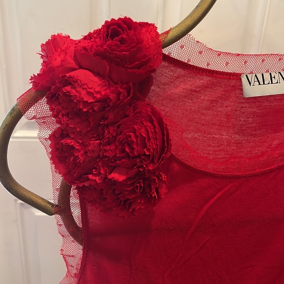 Valentino gorgeous red floral shoulder tee - Picture 3 of 8
